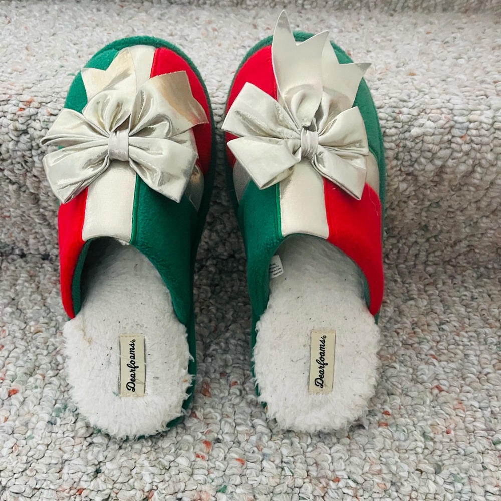 Dearfoam Festive Red and Green Slippers with Bows